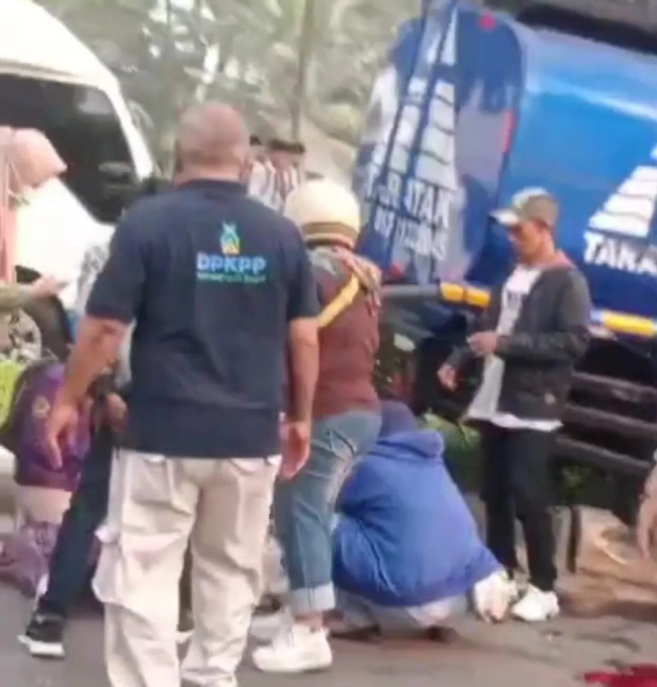Putar Balik, Motor Bersenggolan dengan Truk Tangki