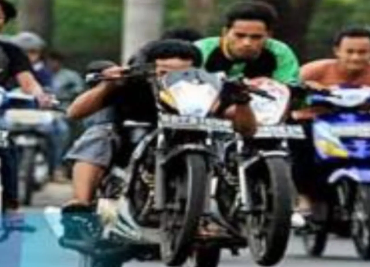 Tiga Remaja SMP Bergelimpangan di Jalan usai Boncengan Tiga sambil Ngebut