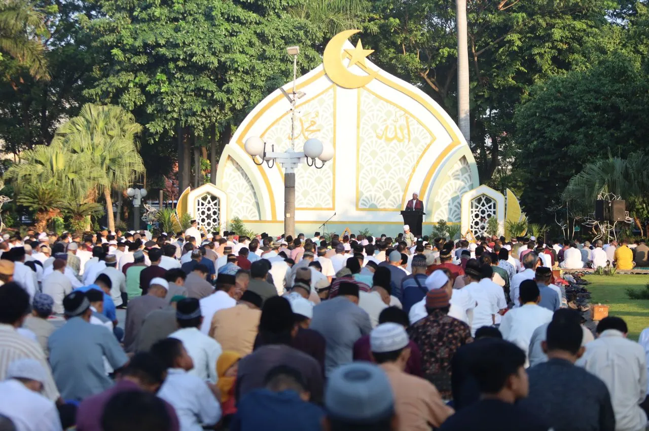 Salat Iduladha 1445 H di Taman Surya, Wali Kota Eri: Momentum Tingkatkan Jiwa Sosial