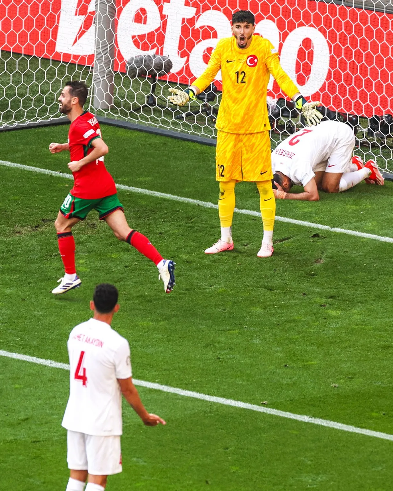 Gol Bunuh Diri Konyol Turki Bawa Portugal Lolos 16 Besar