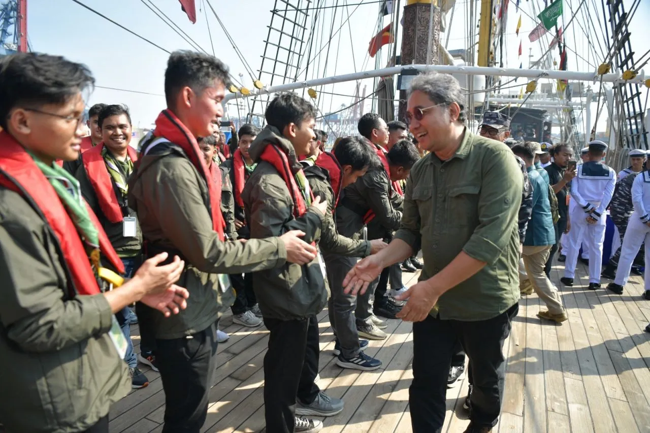 Pelayaran batch 1 Muhibah Budaya Jalur Rempah (MBJR) 2024 secara resmi dilepas oleh Kementerian Pendidikan, Kebudayaan, Riset, dan Teknologi (Kemendikbudristek) pada Jumat, (07/06/24) di Lapangan Komando Lintas Laut Militer (Kolinlamil) Jakarta.