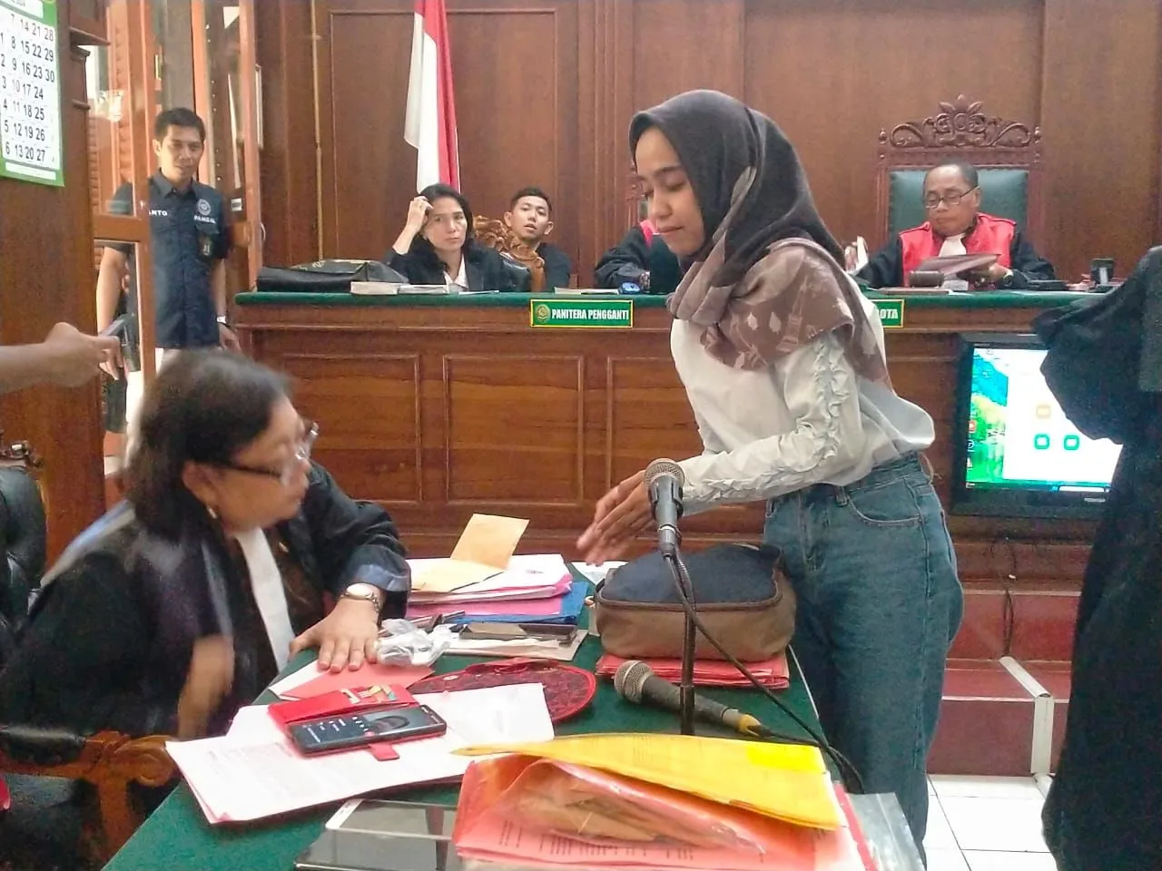 Tak Terima Suaminya Diselingkuhi WIL, Febyliani Puspitasari Aniaya Eka Fahdiani Santoso