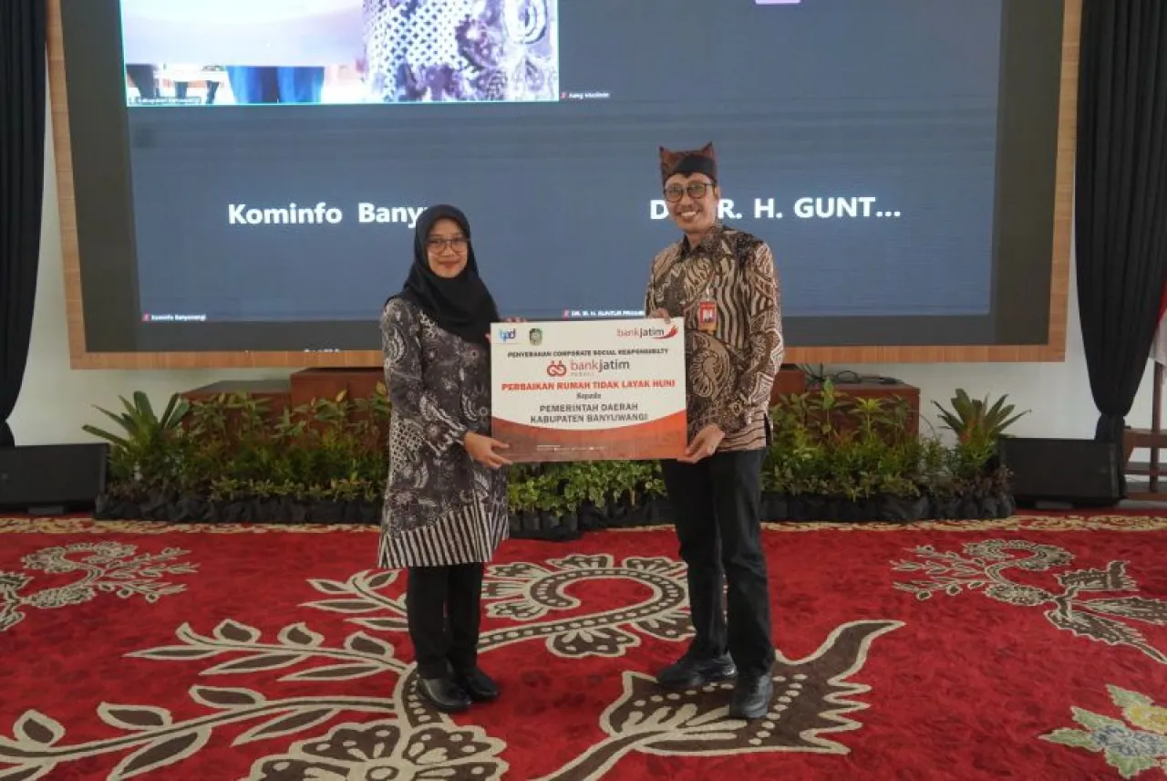 Berantas Kemiskinan, Bank Jatim Bantu Perbaikan RTLH di Banyuwangi
