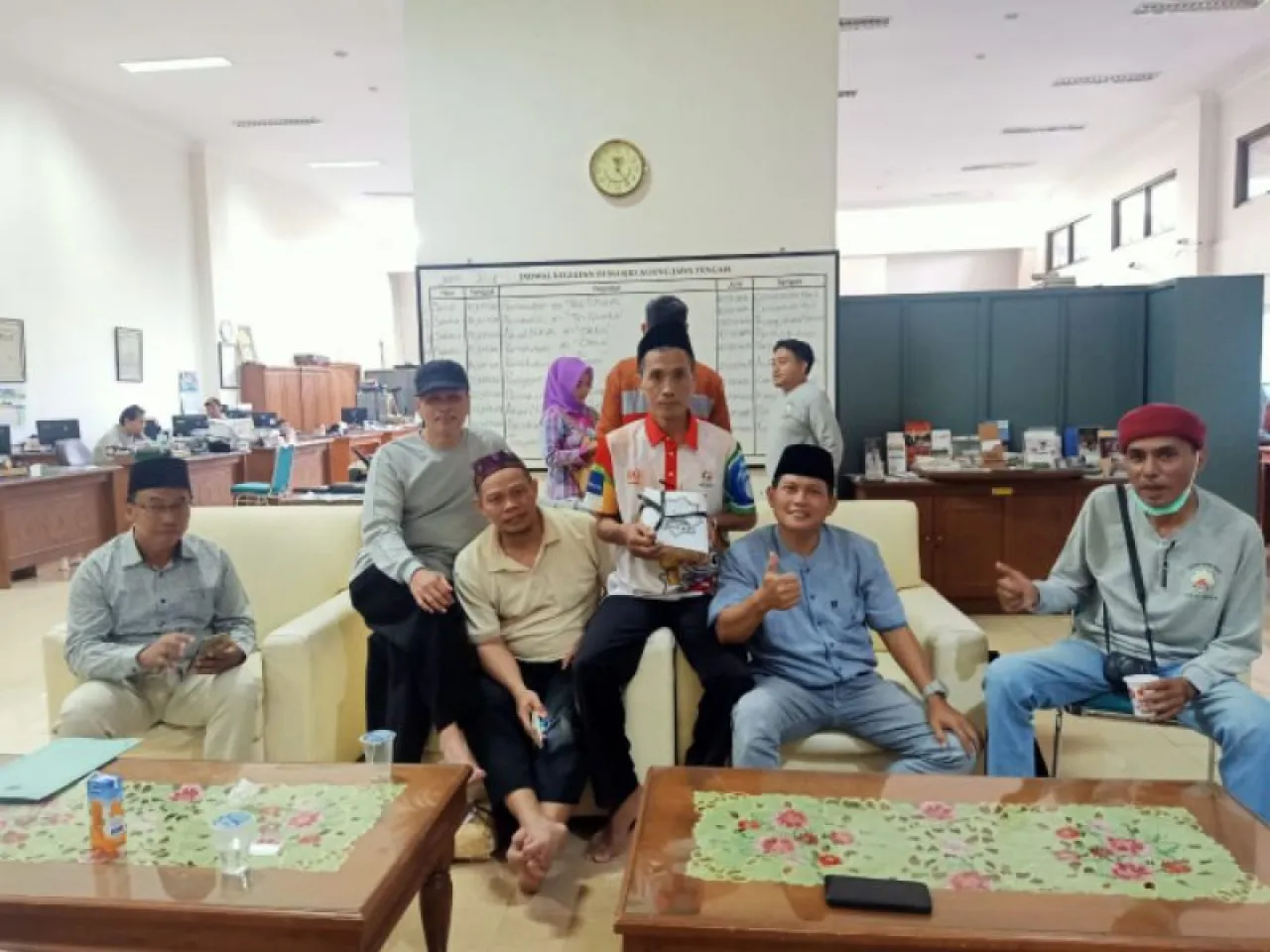 Pembagian Daging Kurban di MAJT Gunakan Pembungkus Ramah Lingkungan