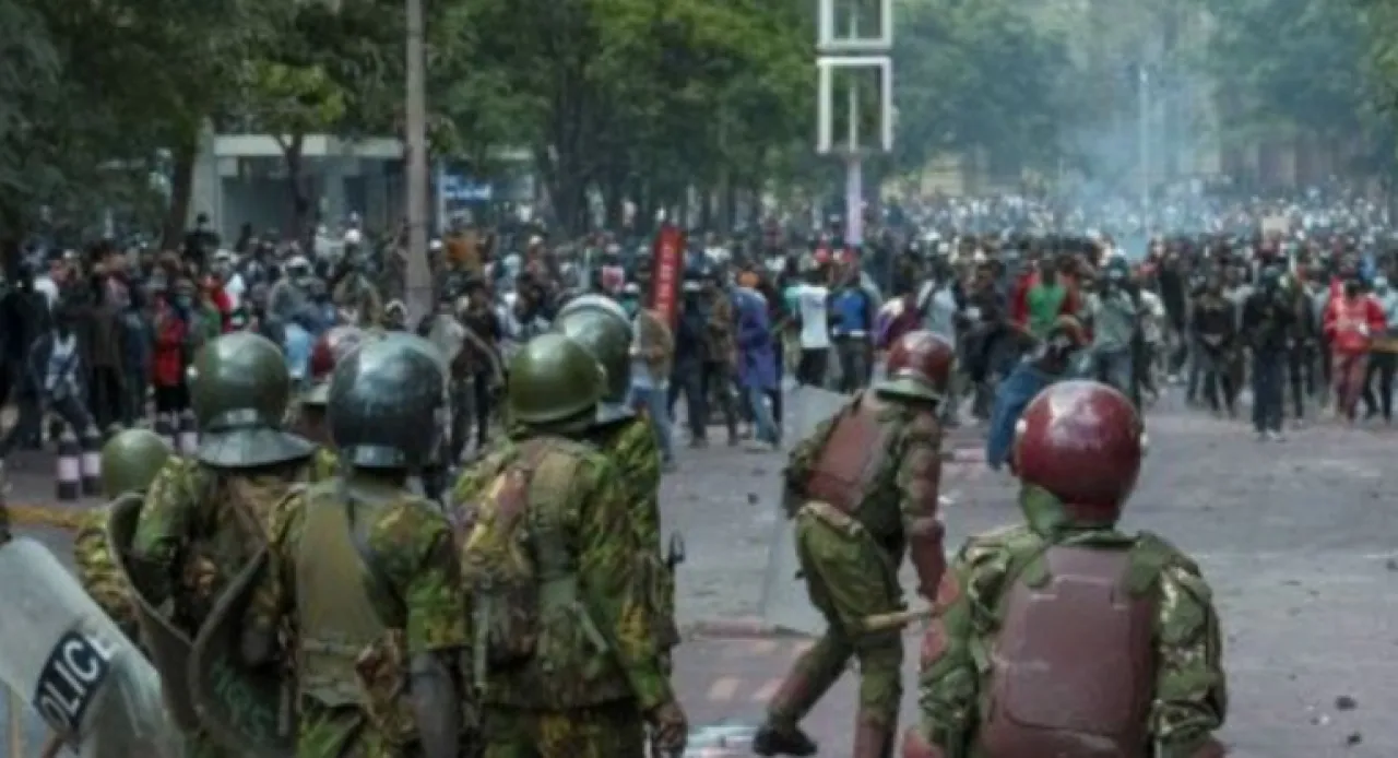 Unjuk Rasa Menentang Kenaikan Pajak, 13 Demonstran Tewas Ditembak Polisi