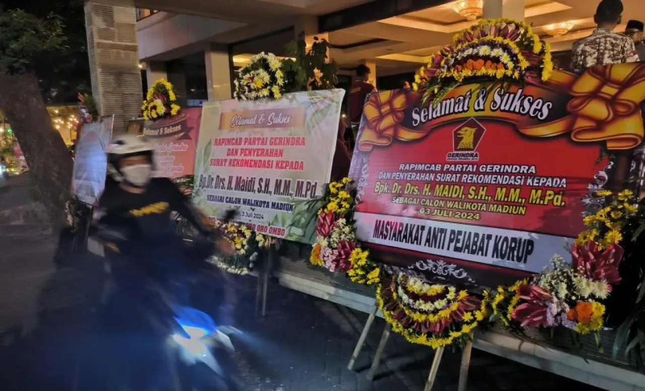 Rapimcab dan Penyerahan Rekom untuk Maidi dari Gerindra Banjir Karangan Bunga