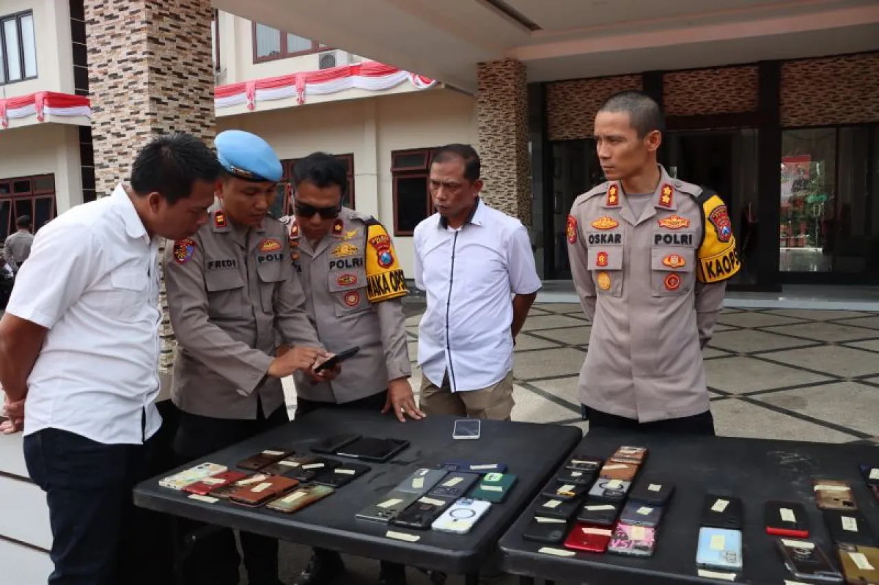 Polres Batu Gelar Pemeriksaan HP Anggota dan Bersih dari Aplikasi Terlarang