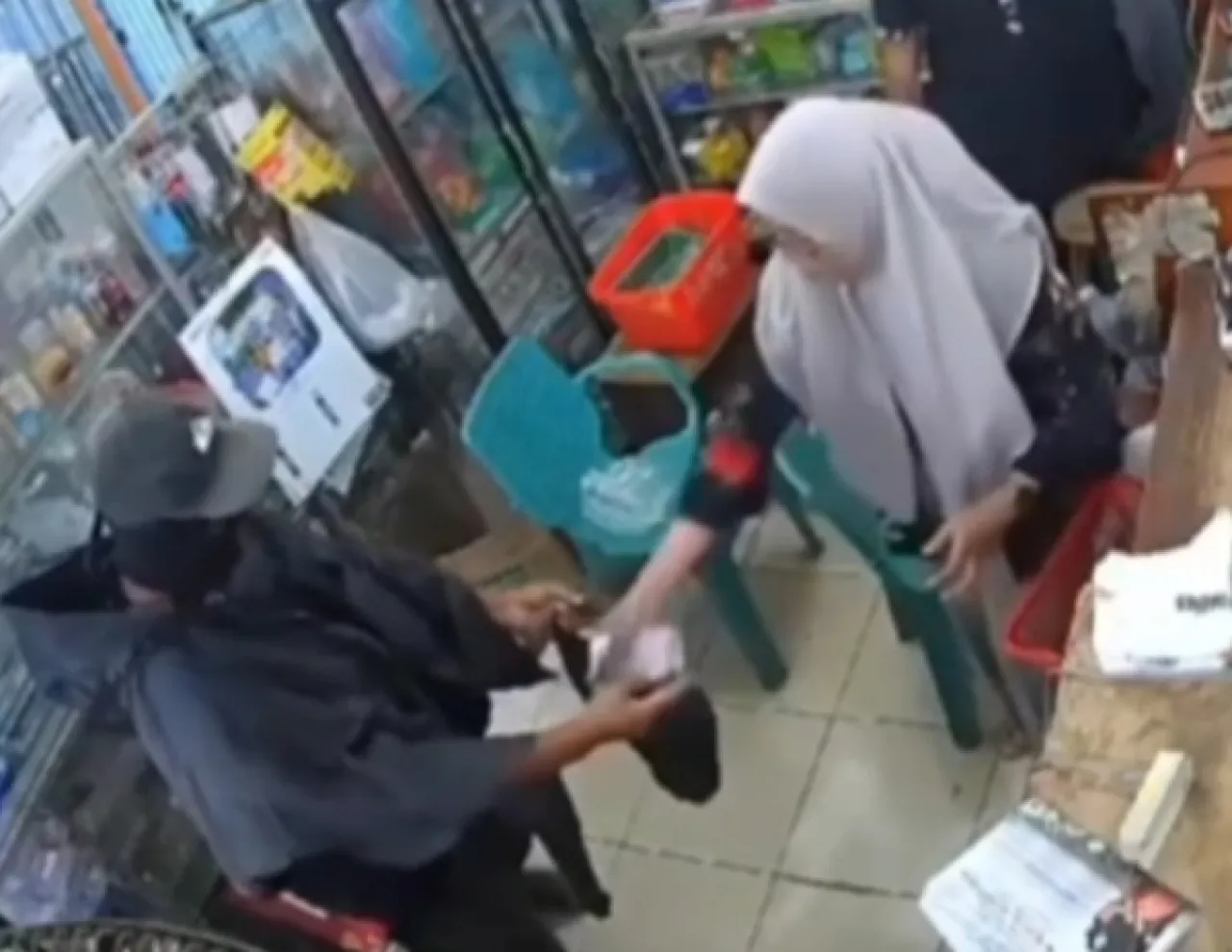 Bawa Golok, Perampok Raup Rp 12,5 Juta dari Gerai BRILink