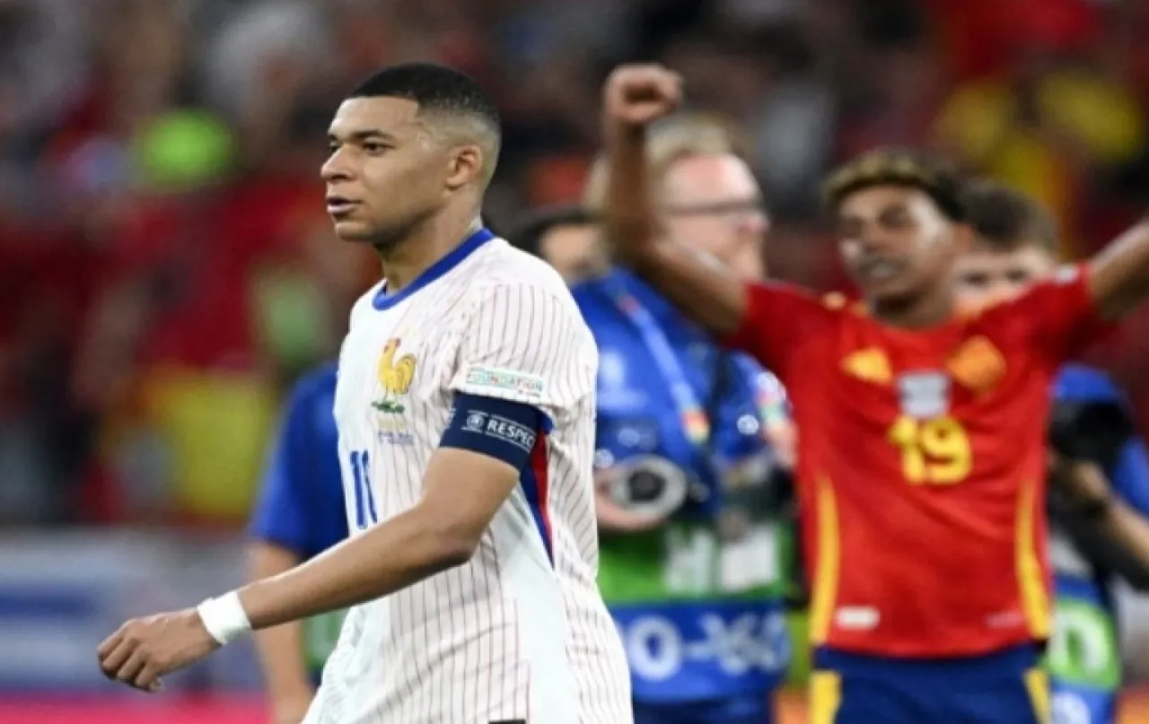 Mbappe Memble, Prancis Menangis