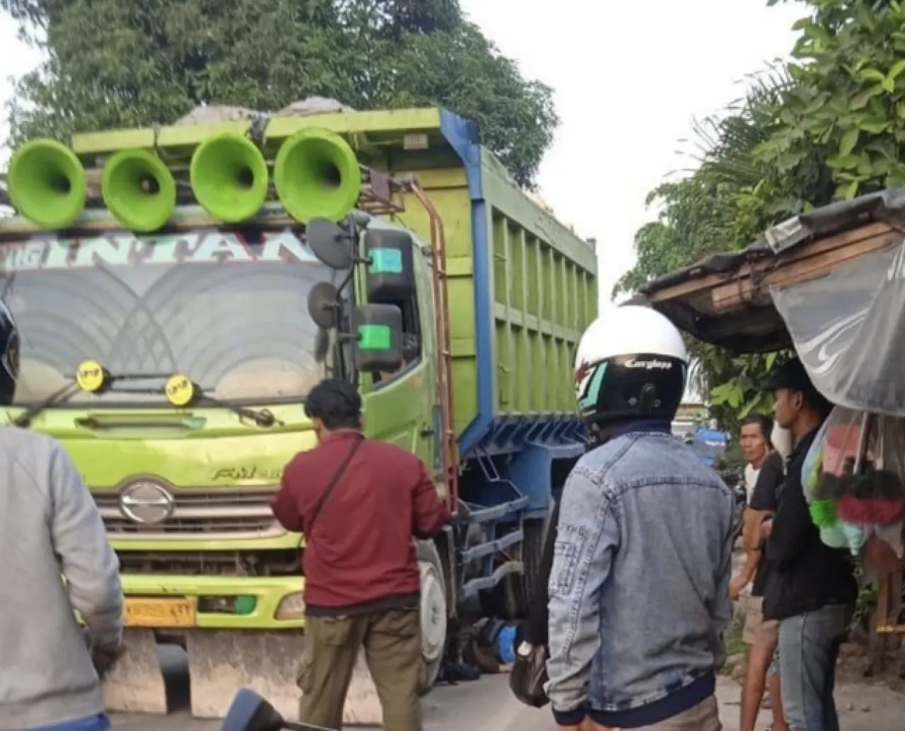 Dua Motor Tabrakan di Bogor, Satu Penumpang Tewas Terlindas Truk