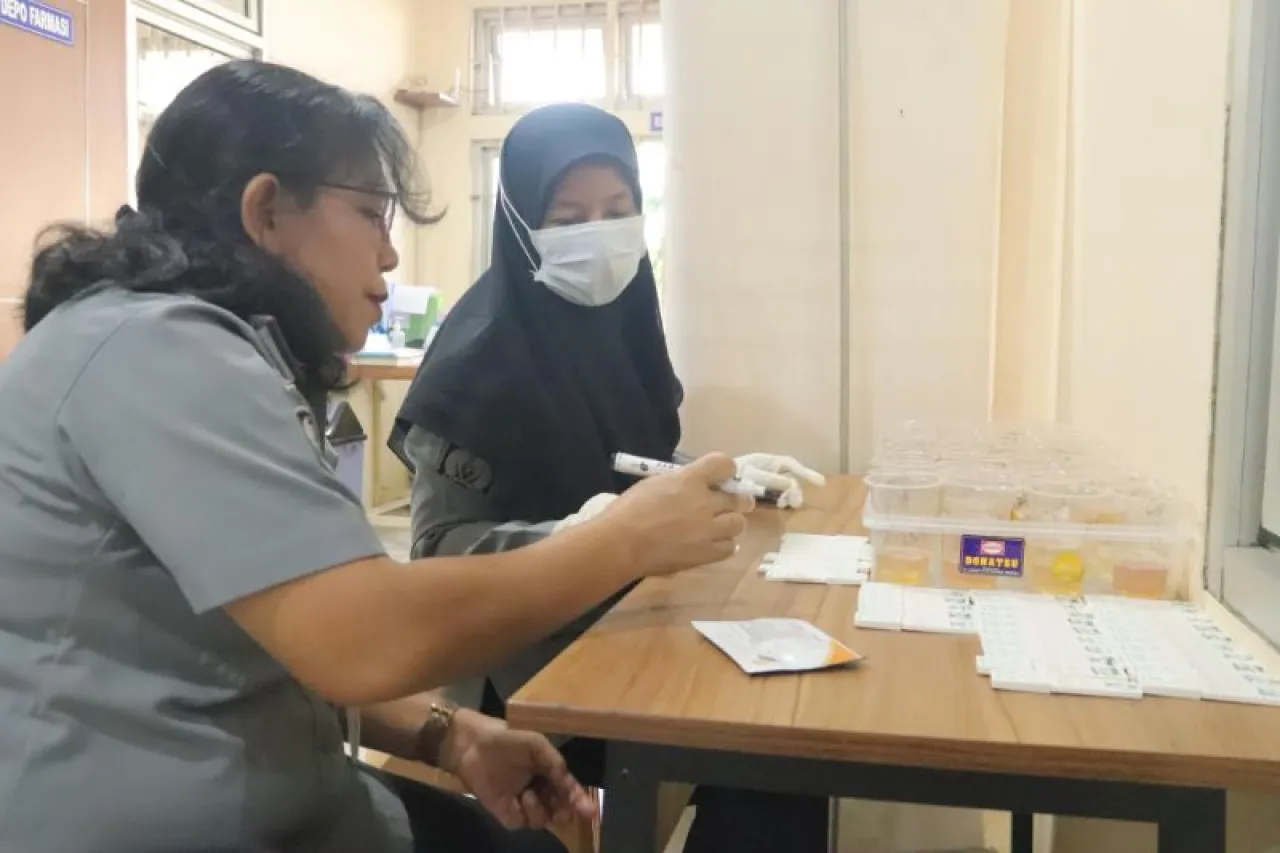 Kalapas Kelas I Cipinang Beri Penghargaan untuk Pegawai Berprestasi 