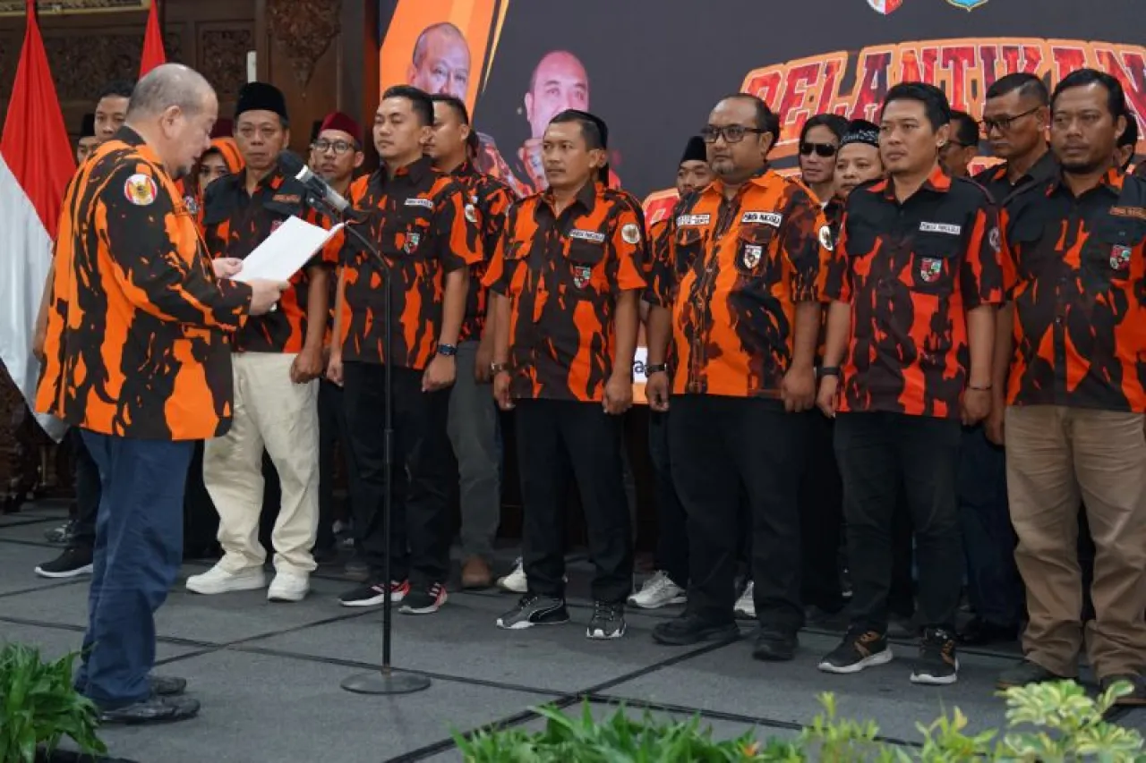 La Nyalla Mattaliti Lantik Pengurus Pemuda Pancasila Lamongan