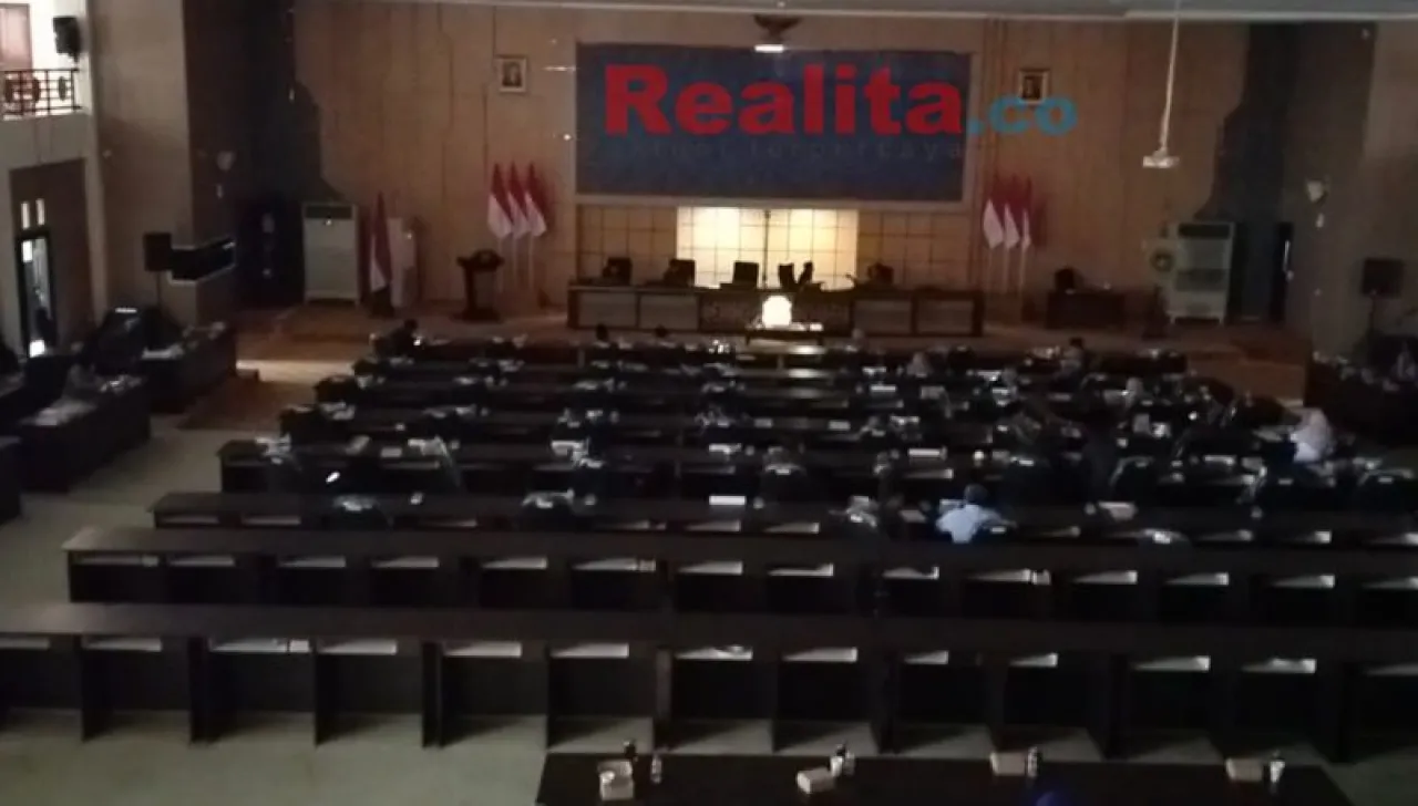 Sempat Batal Digelar, Paripurna DPRD Lamongan Kali Ini Diwarnai Listrik Padam