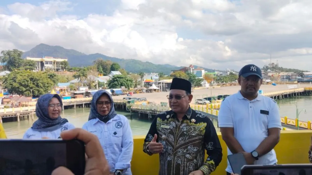 Bupati Kotabaru Tinjau Pembagunan Masjid Kapal Pesiar