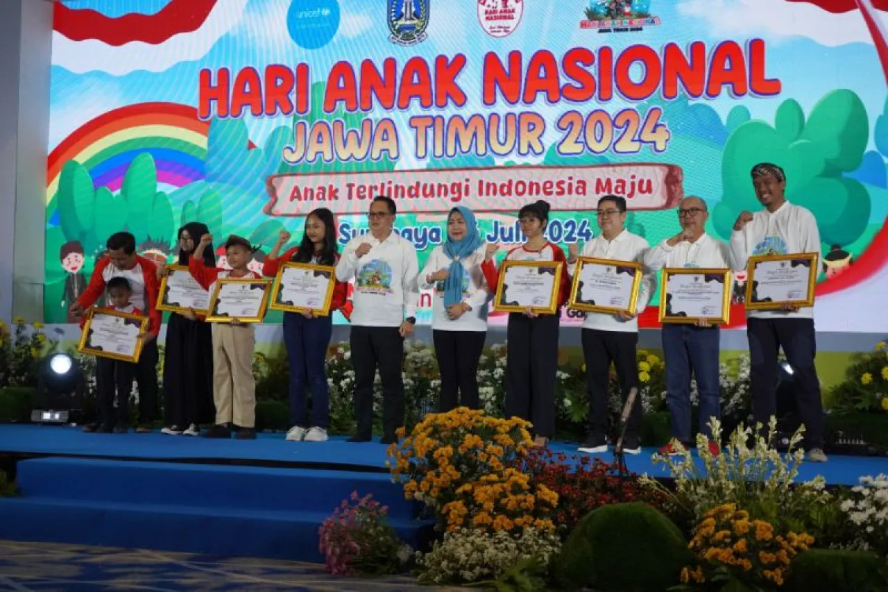 Bank Jatim Terima Penghargaan Kategori Dunia Usaha Peduli Anak
