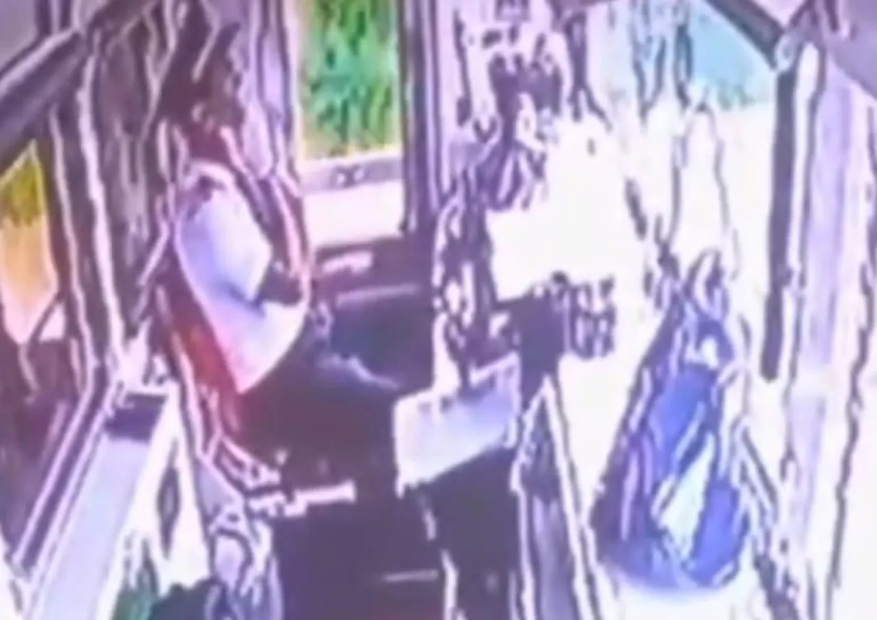 Diklakson tapi Cuek Saja, Wanita Ini Tewas Ditabrak KRL
