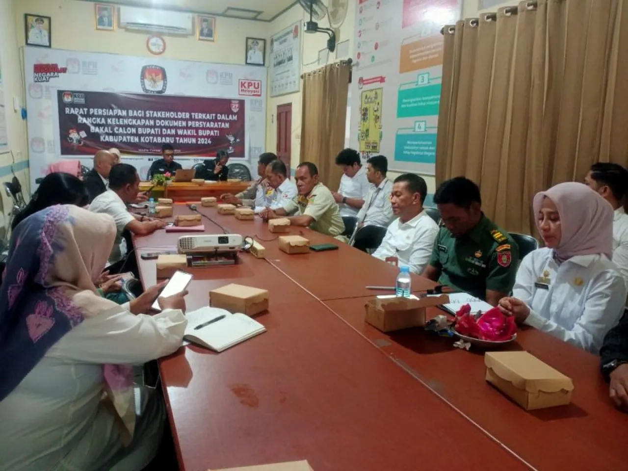 KPUD Kotabaru  Rapat Persiapan Pendaftaran Calon Bupati dan Wakil Bupati di Pilkada 2024