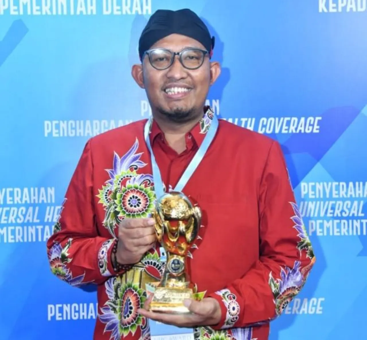 Pemkab Sumenep Raih Penghargaan UHC Award Kategori Utama