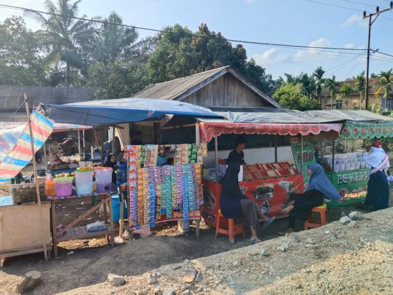 Peringatan HUT RI di Desa Pantai Baru, Membawa Berkah bagi Penjual Makanan dan UMKM