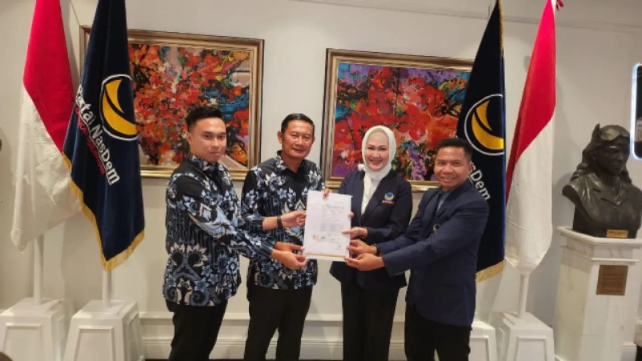 Partai Nasdem Serahkan Rekomendasi ke YES - Dirham di Pilkada Lamongan