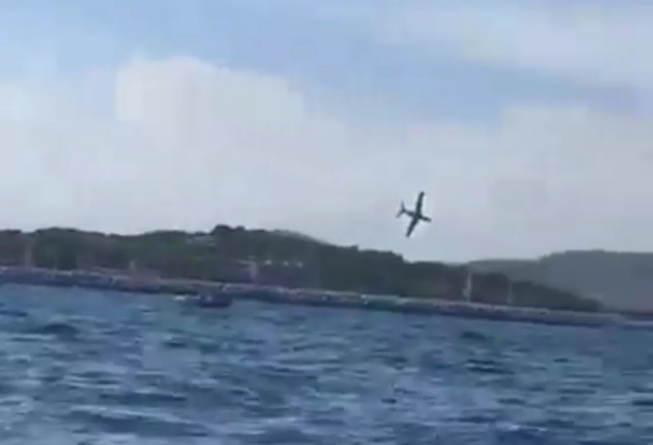 Pertunjukan Udara, Pesawat Jatuh ke Laut dan Pilot Tewas