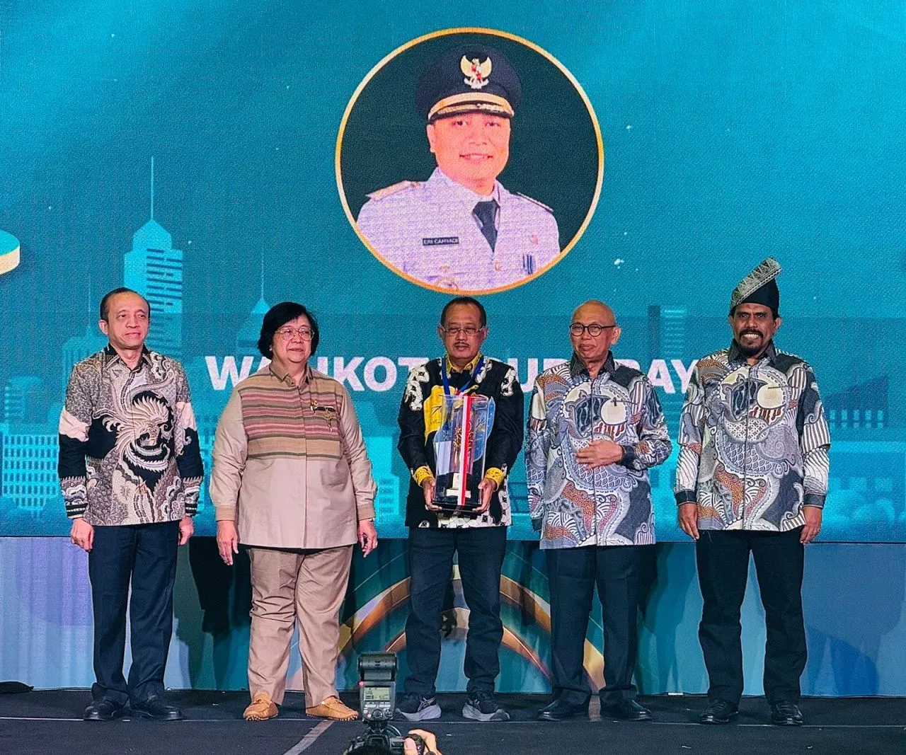Sembilan Kali Berturut, Wali Kota Eri Cahyadi Raih Penghargaan Nirwasita Tantra dari KLHK RI