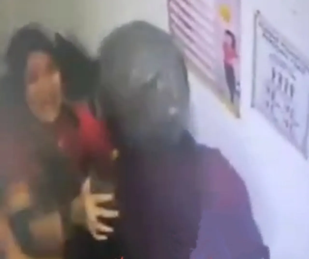 Terekam CCTV, Perampok Gasak Uang Rp 50 Juta dari Alfamart dan Aniaya Karyawan