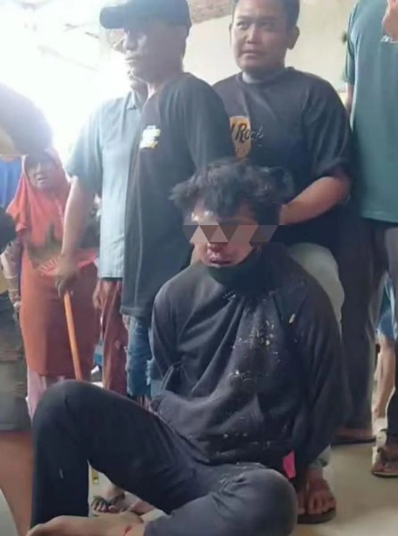 Pemuda di Jombang Babak Belur Dimassa usai Kepergok Jambret Tas Emak-emak