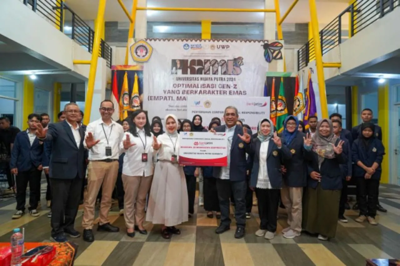 Bank Jatim Beri Beasiswa Mahasiswa Universitas Wijaya Putra Berprestasi