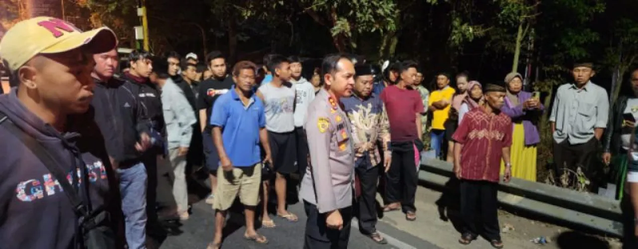 Kapolres Batu AKBP Andi Yudha Pranata Sigap Tangani Korban Tabrak Lari di Jalan Raya Pandanrejo