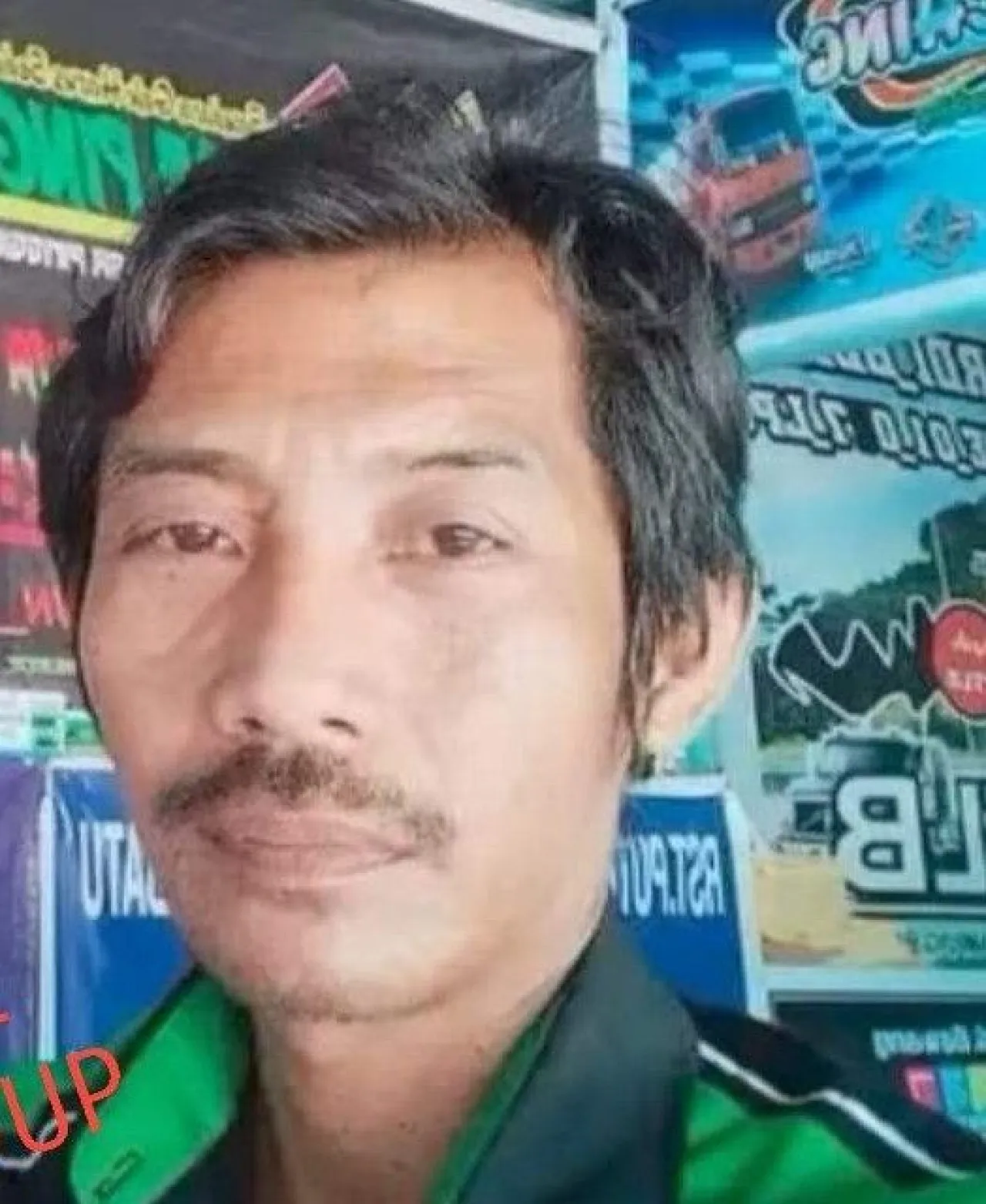 Sopir Truk Ditemukan Tewas Bersimbah Darah di Depan Warung