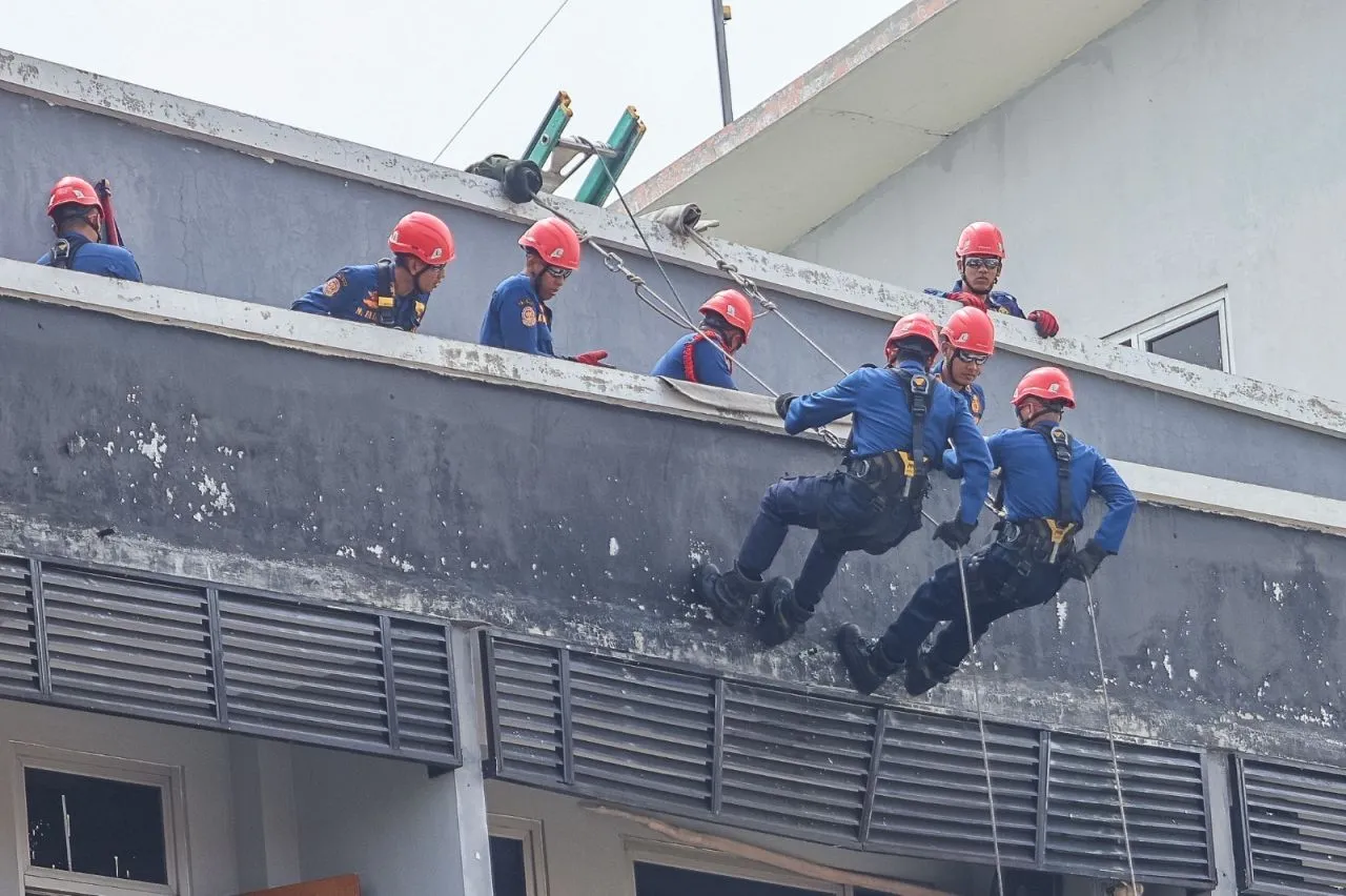 Dinas Pemadam Kebakaran dan Penyelamatan Surabaya Tangani 1077 Kejadian Evakuasi
