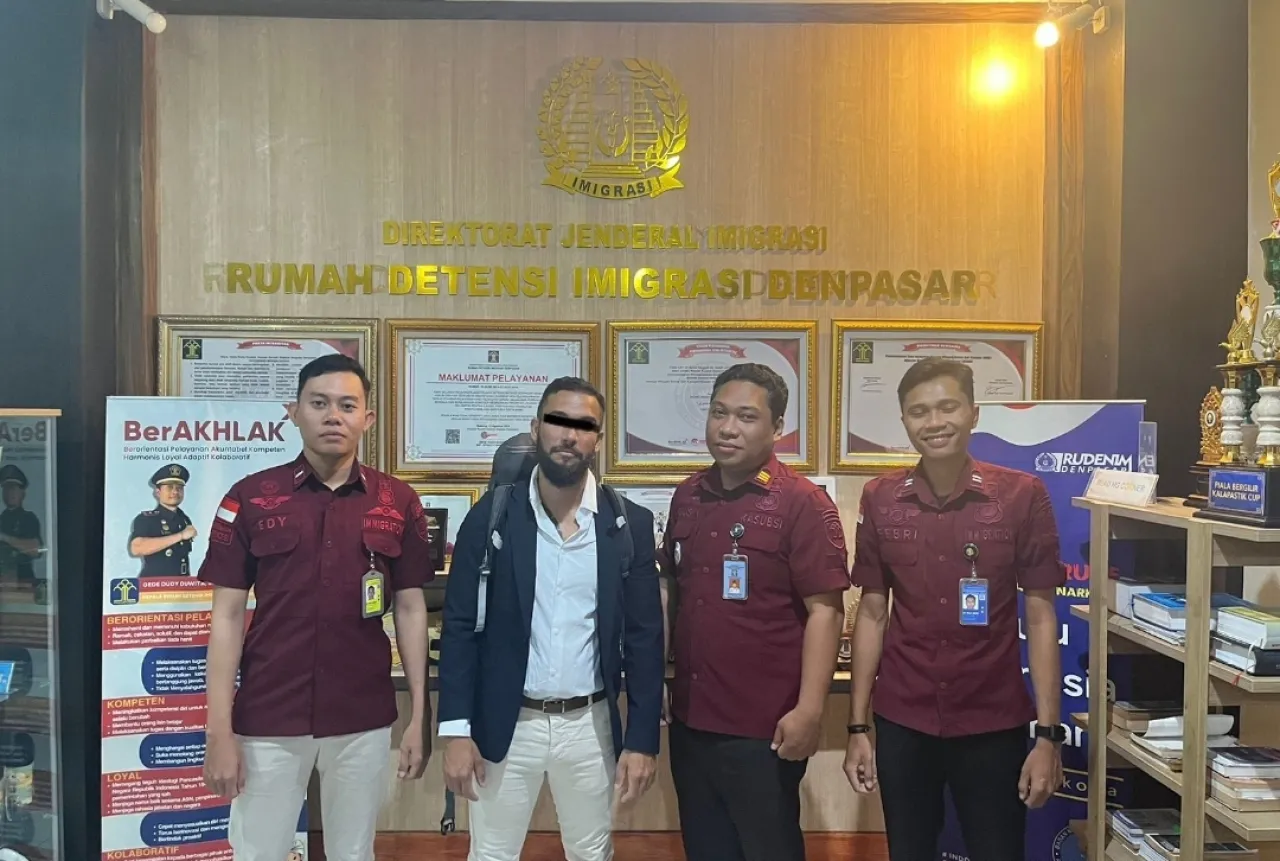WNA Asal Spanyol Dideportasi dari Bali Karena Tidak Sanggup Bayar Makan & Penginapan