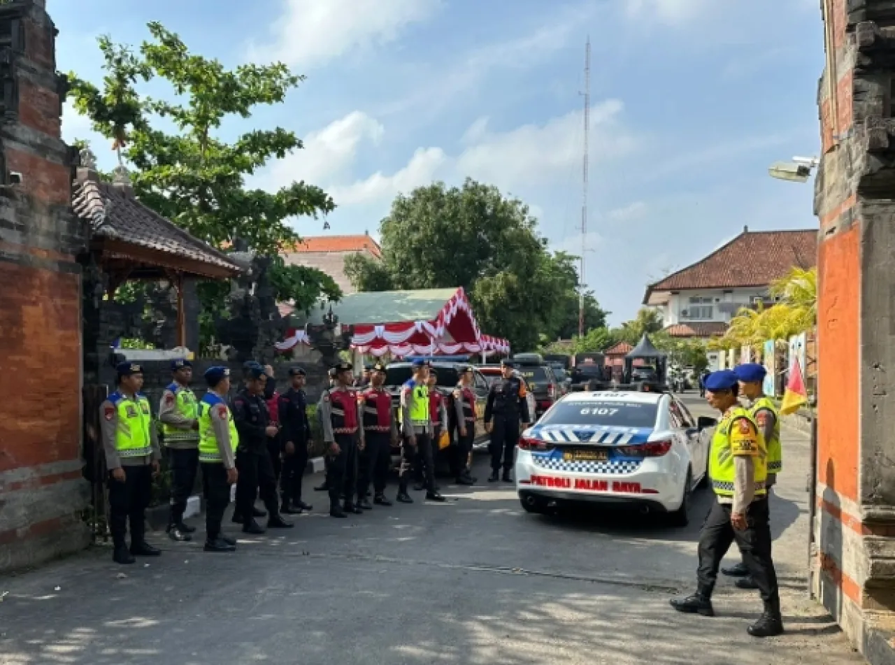 Polri Kerahkan 786 Personel Amankan Penetapan Cagub-Cawagub di KPU Bali