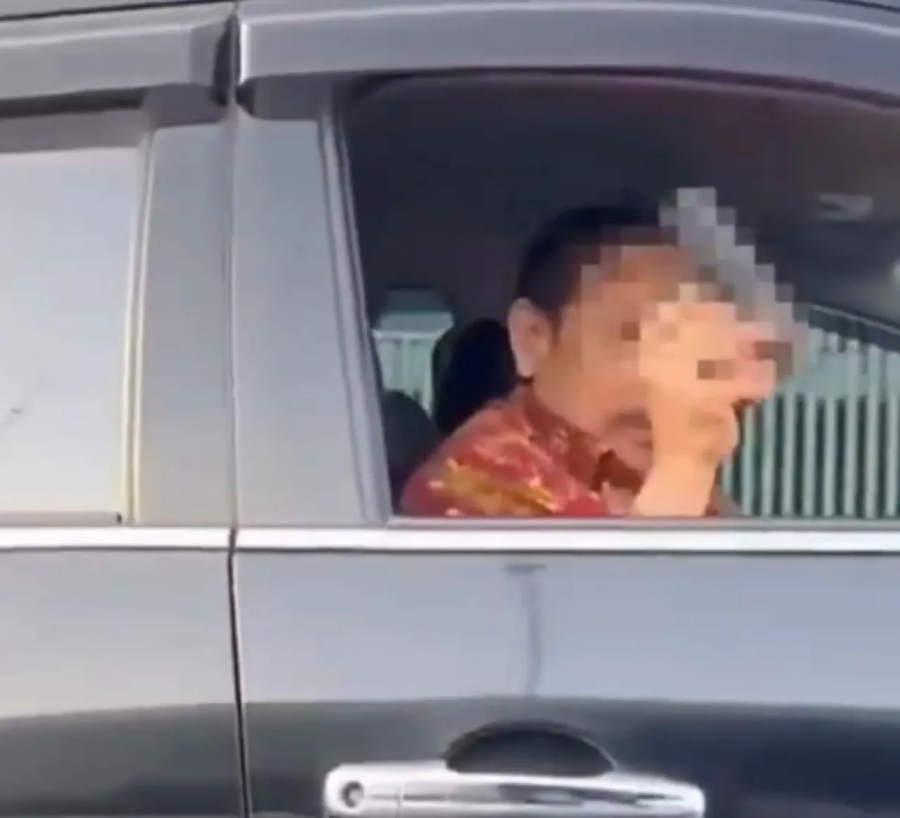 Pengemudi Pamer Senjata usai Serempet Mobil di Flyover Kalibata