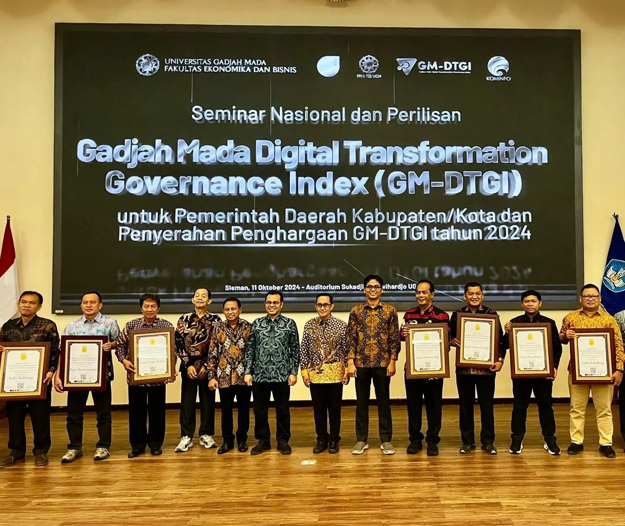 Kembangkan Layanan Publik Berbasis Digital, Pemkot Surabaya Raih Penghargaan Dari UGM