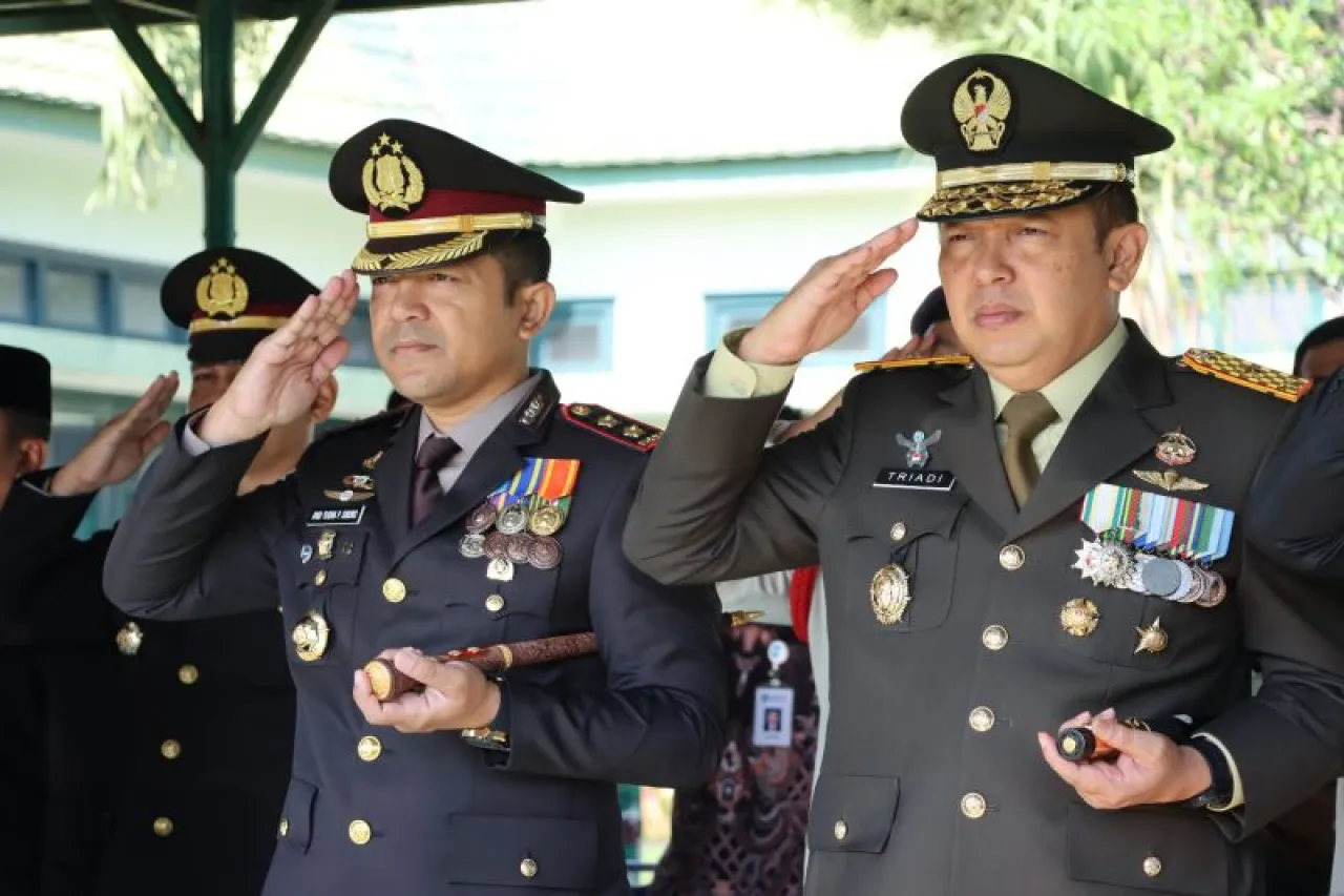 Sinergitas TNI-Polri, Ditunjukan Kapolres Batu Hadiri HUT TNI ke-79