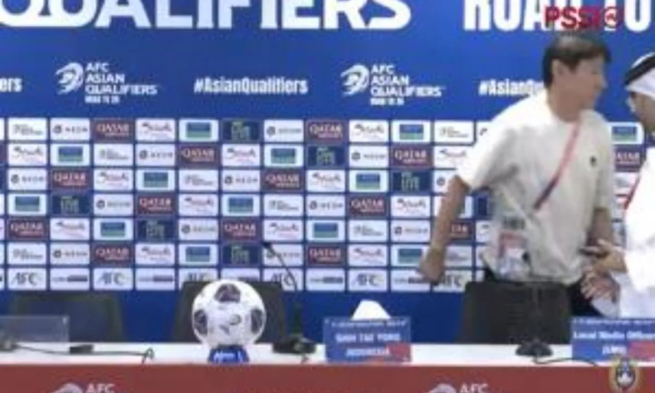 Shin Tae-yong Tolak Bersalaman, Erick Thohir Muram dan Geleng-Geleng Kepala