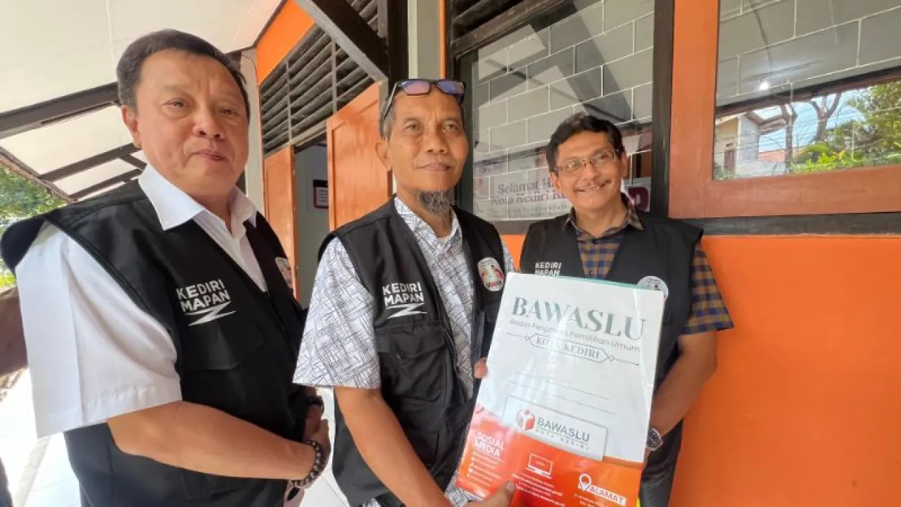 Tim Hukum Mbak Vinanda - Gus Qowim Laporkan Oknum Ketua RW Copot Banner Kampanye