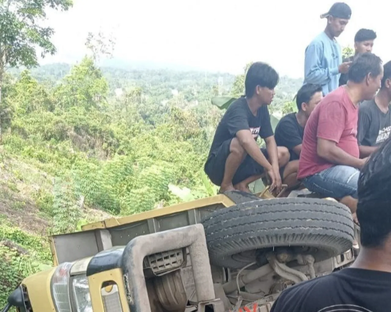 3 Kendaraan Besar Terlibat Kecelakaan Beruntun, Tak Ada Korban Jiwa