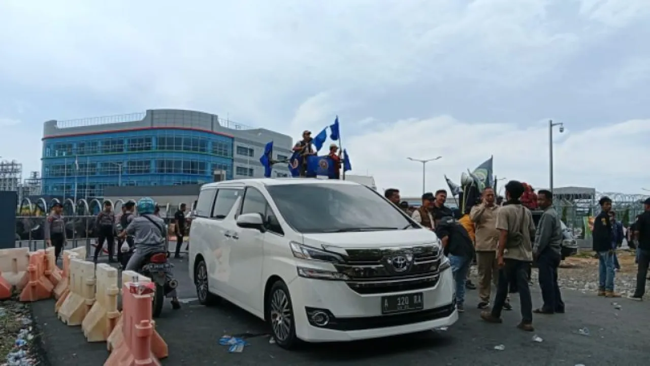 Karang Taruna Gerem Tuntut Rekrutmen Tenaga Kerja Lokal secara Offline