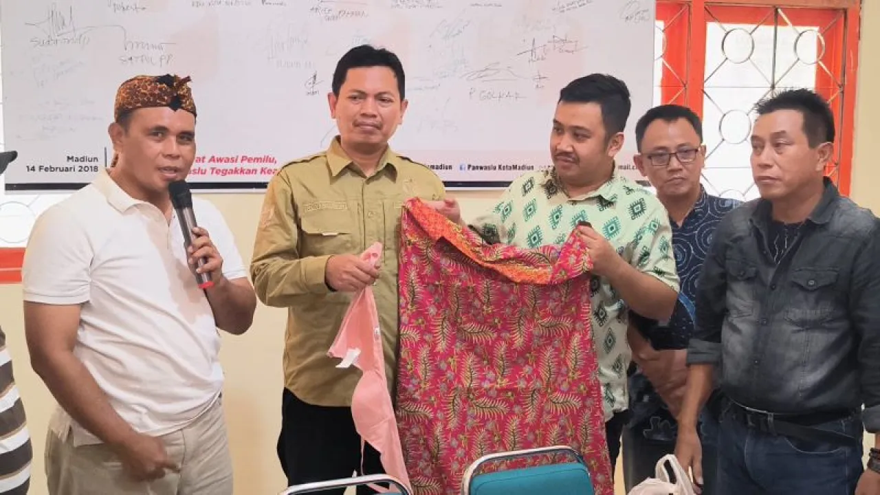 Dianggap Kinerja Melempem, KPU dan Bawaslu Kota Madiun Didemo