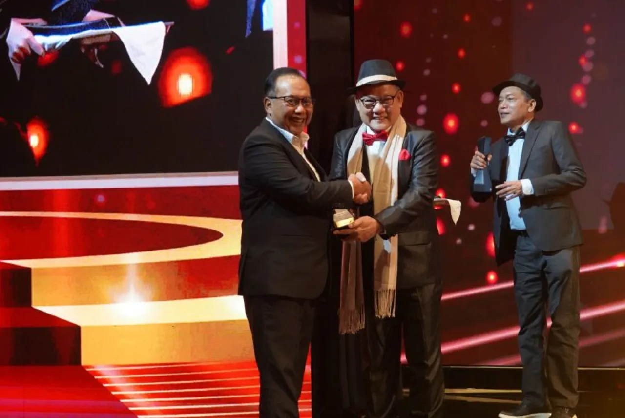 Bank Jatim Best Issuer Bank (ATM) - Platinum Award