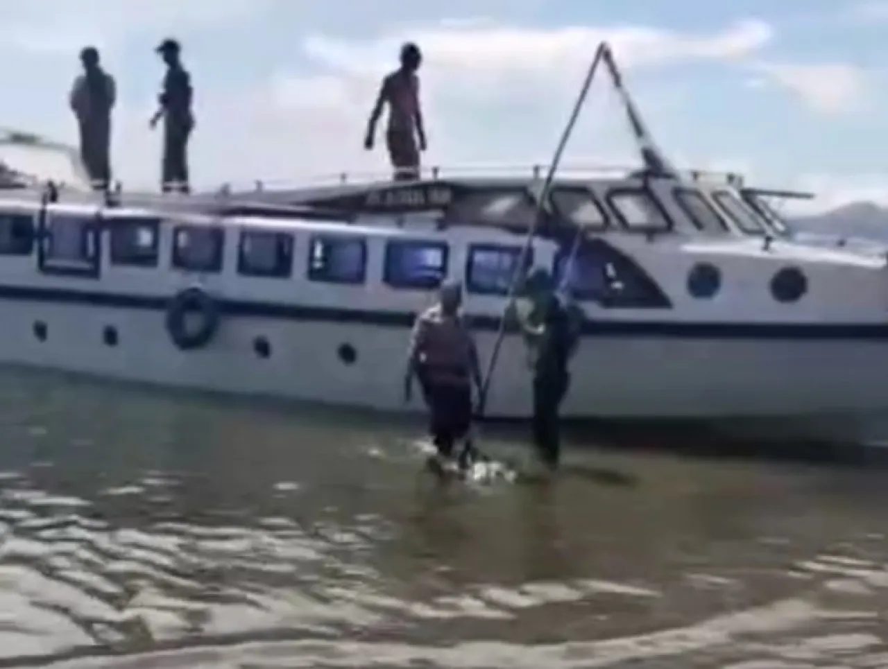 Mayat Pria Tak Dikenal Ditemukan Terapung di Laut Buli