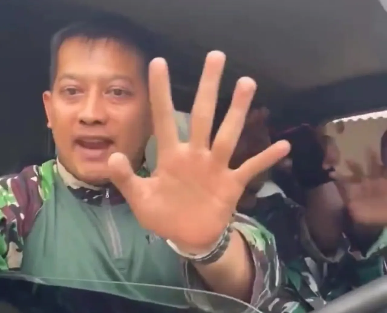 Viral Tabrakan Truk TNI dan Mobil yang Dikendarai Emak-Emak,  TNI AD Bantah Anggotanya Kabur