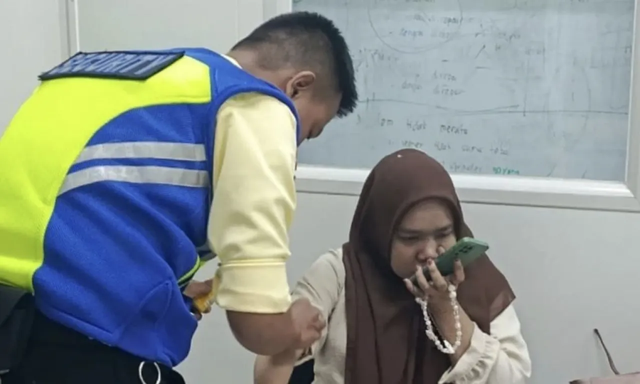Diburu Begal, Wanita Ini Berteriak dan Ditolong Satpam Pabrik
