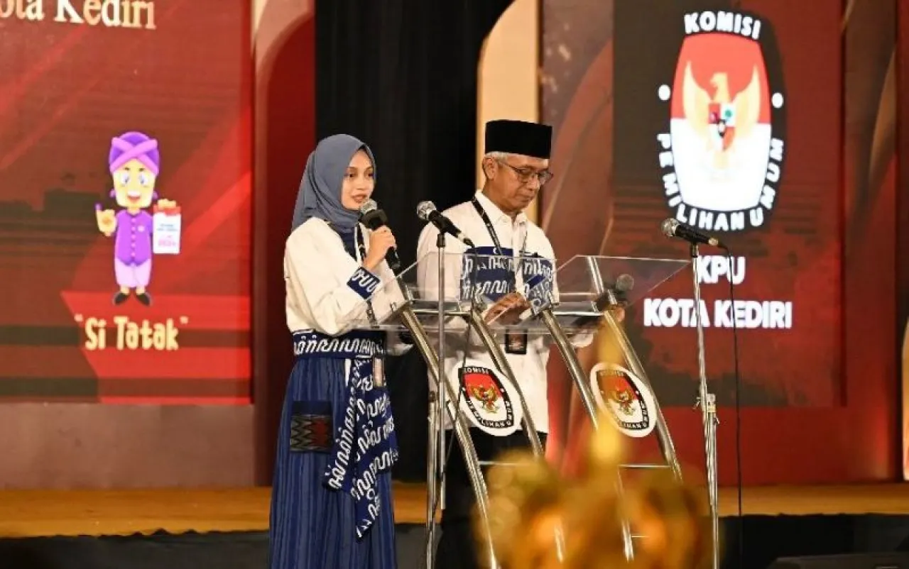 Mbak Vinanda - Gus Qowim Tampil Memukau di Debat Publik Kedua