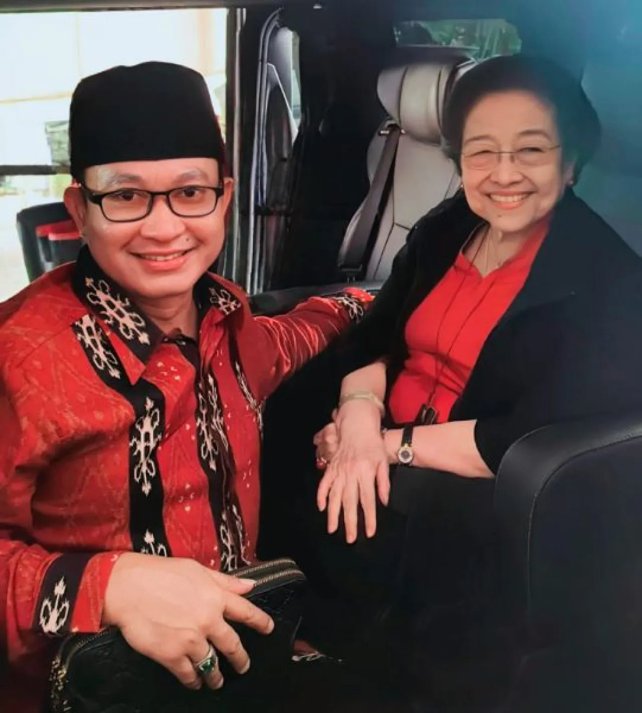 Arus Dukungan Risma-Gus Hans Pimpin Jatim Tak Terbendung