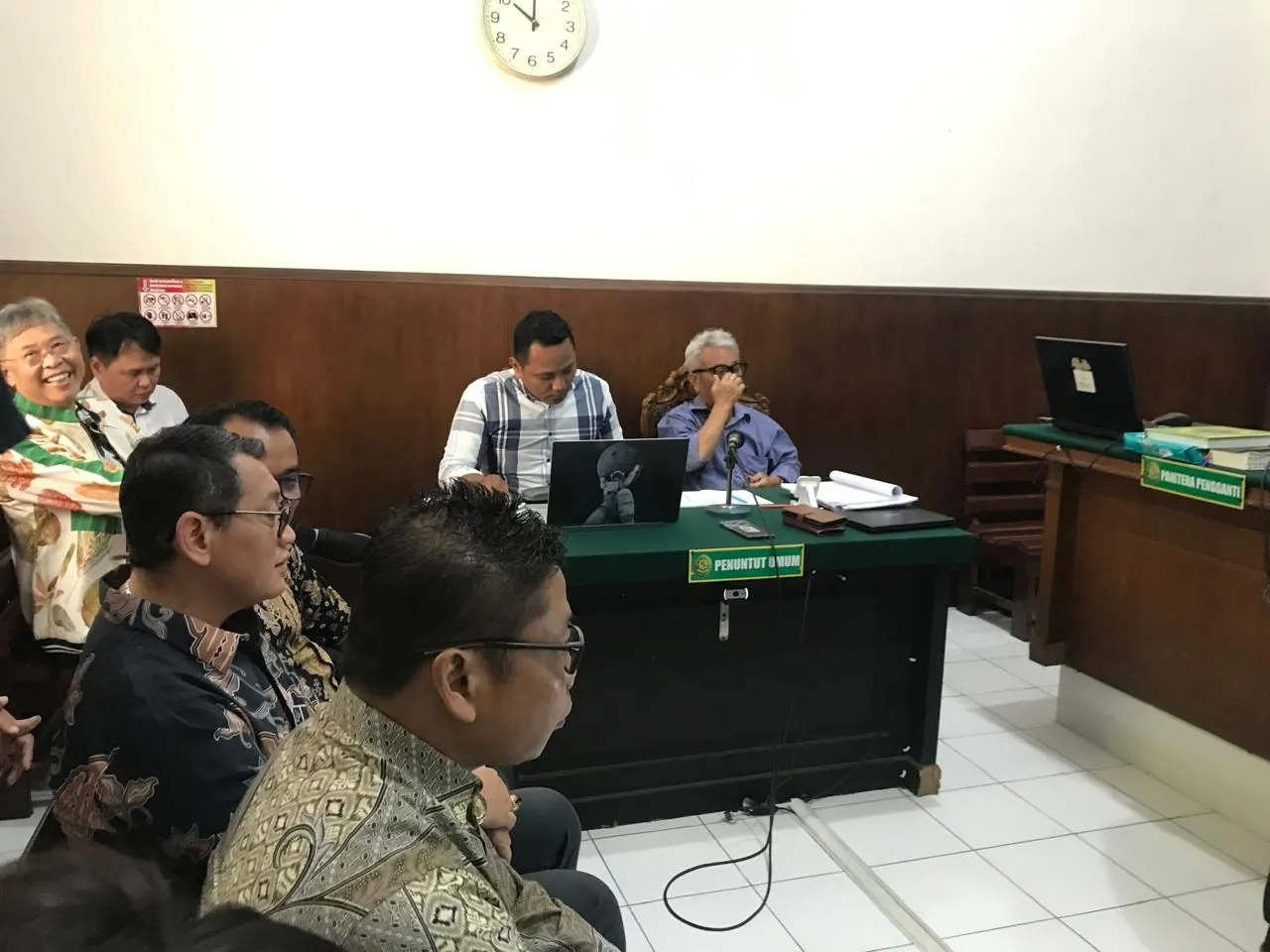 Saksi Tunjukan Bukti Vendor Kebersihan dan Security Sesuai Kontrak, Penghuni One Icon Merasa Puas
