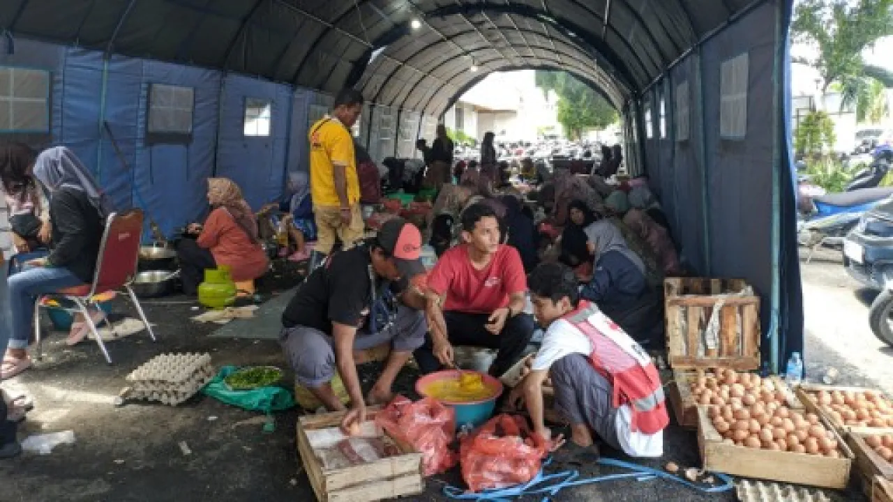 Dapur Darurat Relawan Bencana Banjir Ponorogo, Distribusi 10.000 Nasi Bungkus Sehari